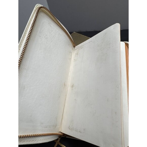 Vintage 1956 Catholic Sunday Missal With Gold Cross & Zipper Closure - Picture 9 of 14